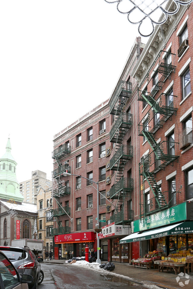 Foto del edificio - 33-37 Mott St