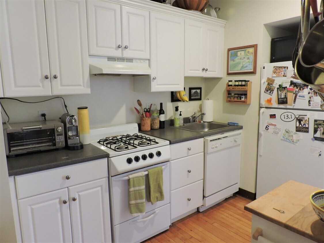 Primary Photo - 325 Harvard St