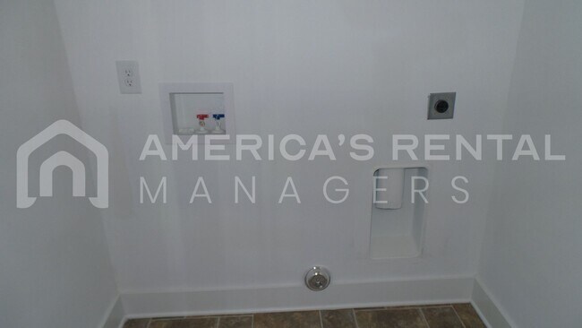 Foto del edificio - Home For Rent in Vance! Available to View ...