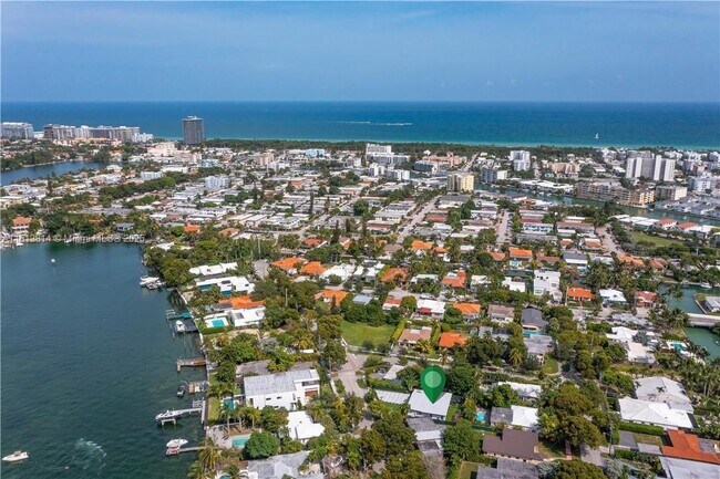 Foto del edificio - 1320 N Biscayne Point Rd