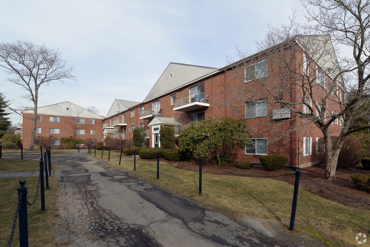 Running Brook Condos Apartments Brockton, MA