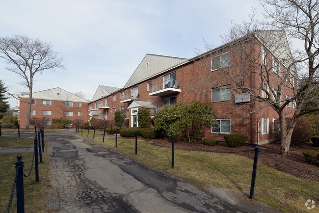Foto principal - Running Brook Condos