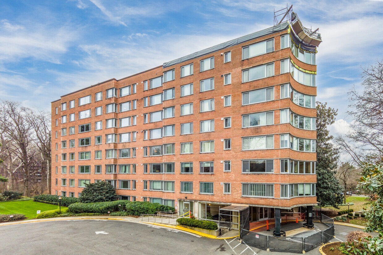 4200 Cathedral Ave NW - 4200 Cathedral Ave