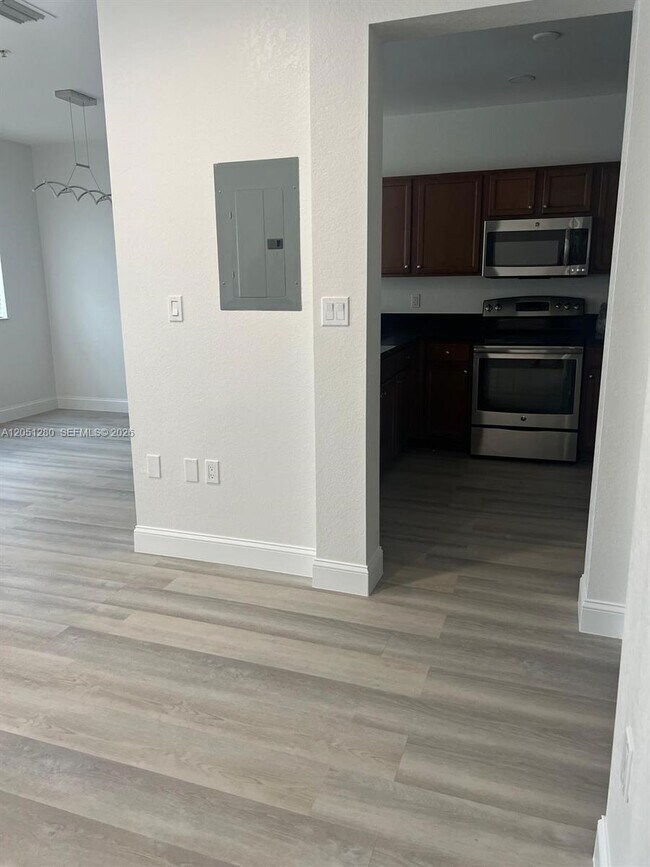 Foto del edificio - 8760 NW 97th Ave