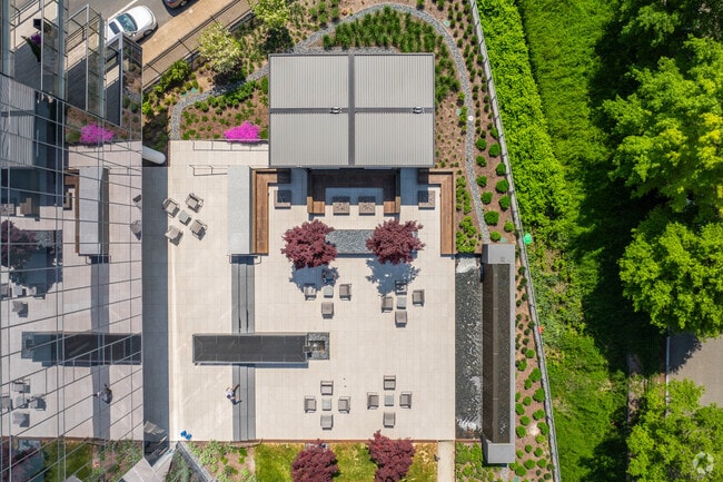 Building Photo - 2100 Hamilton St