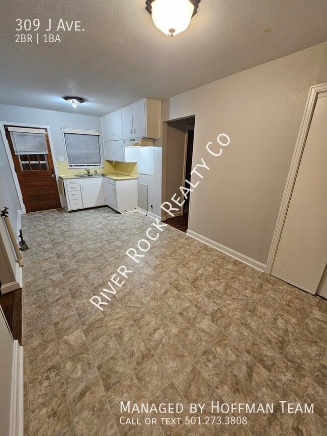 Foto del edificio - 309 W J Ave