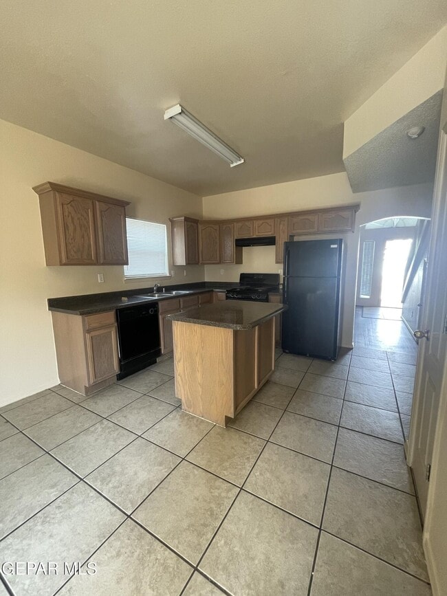 Building Photo - 3708 Prairie Rose St