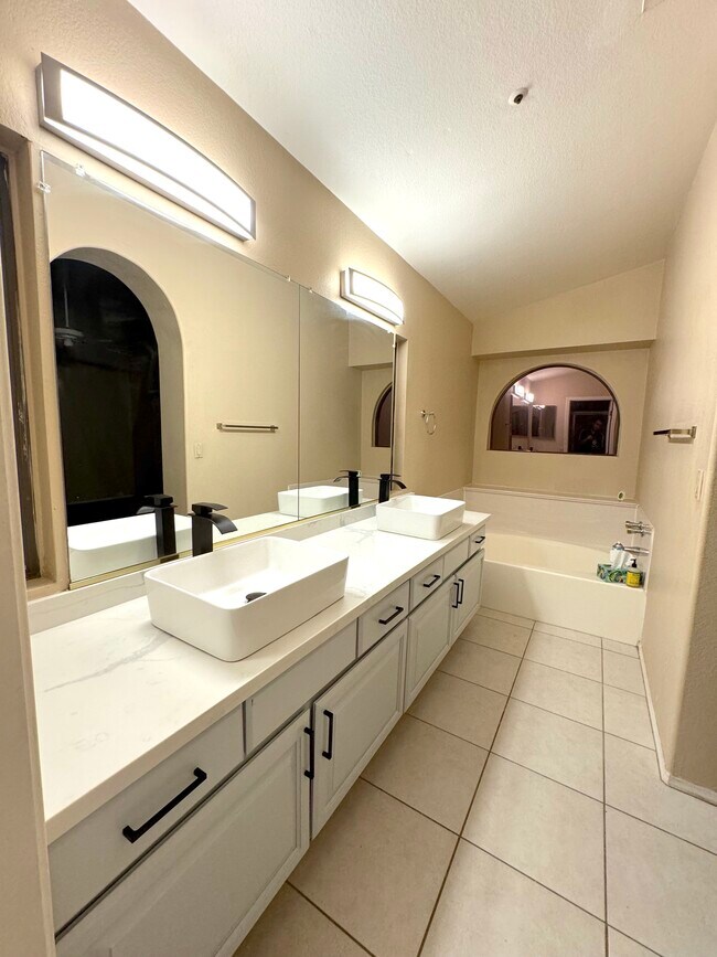 Foto del edificio - 12770 N 89th St