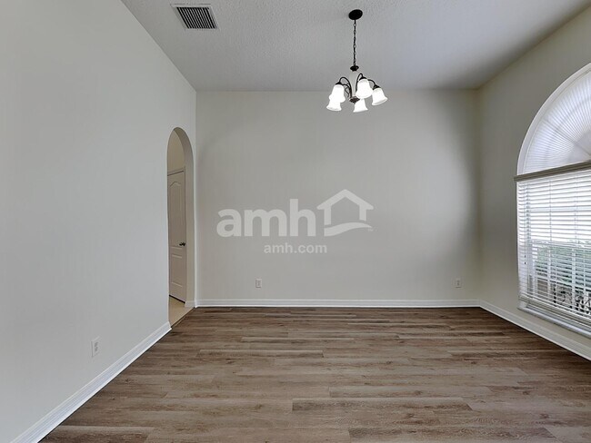 Foto del edificio - 3961 Long Branch Ln