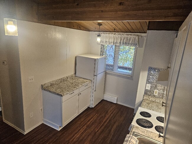 Building Photo - 219 4th Ave