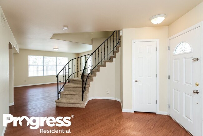 Building Photo - 3422 E Woodland Dr