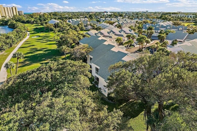 Building Photo - 3902 Fairway Dr S