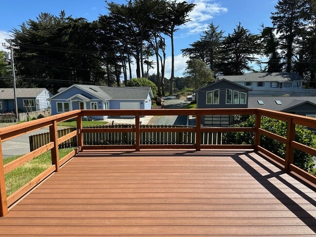 Building Photo - 2 BD | 2 BA Home with Garage + Stunning Wa...