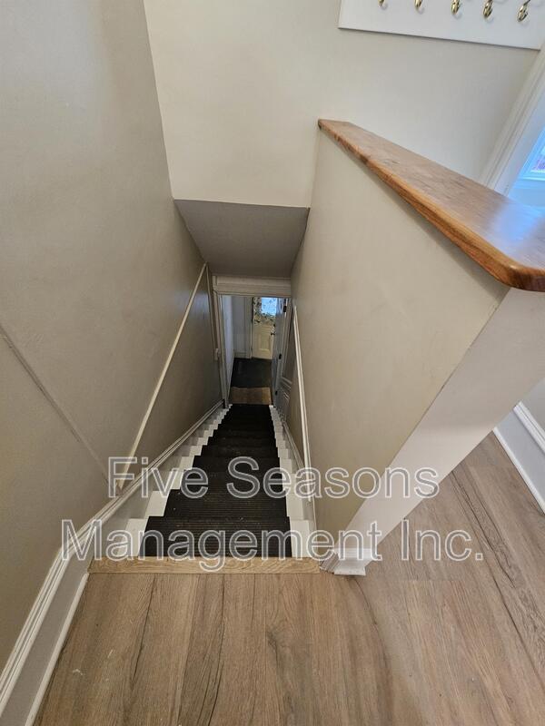 Building Photo - 100 N Champlain St