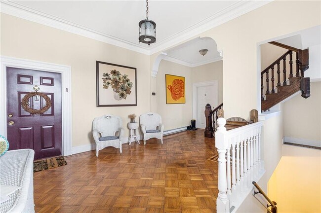 Foto del edificio - 245 Eustis Ave