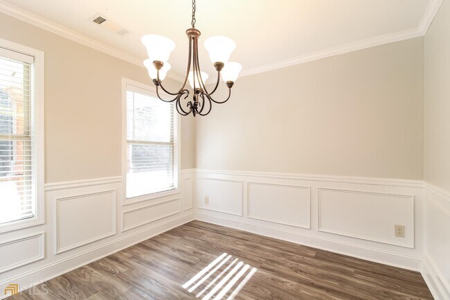Building Photo - 1405 Greenridge Way