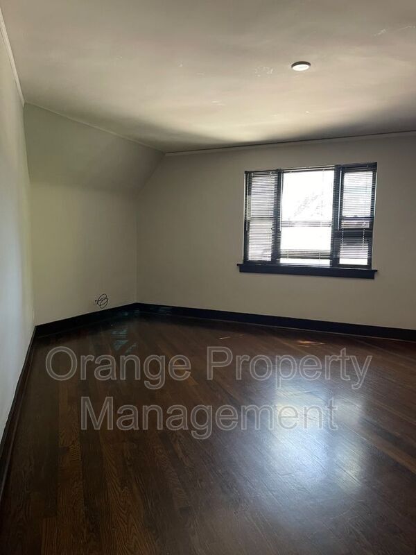 Foto del edificio - 3302 Burt St