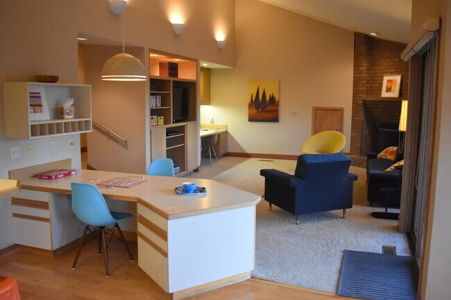 Foto del edificio - Furnished Executive Home in Mid-Town Bend