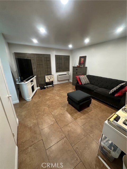 Building Photo - 635 N Bristol St