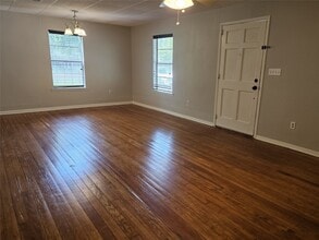 Building Photo - 109 Sunnyview Ave