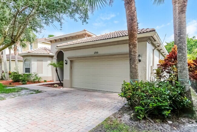Building Photo - 1755 Palisades Dr