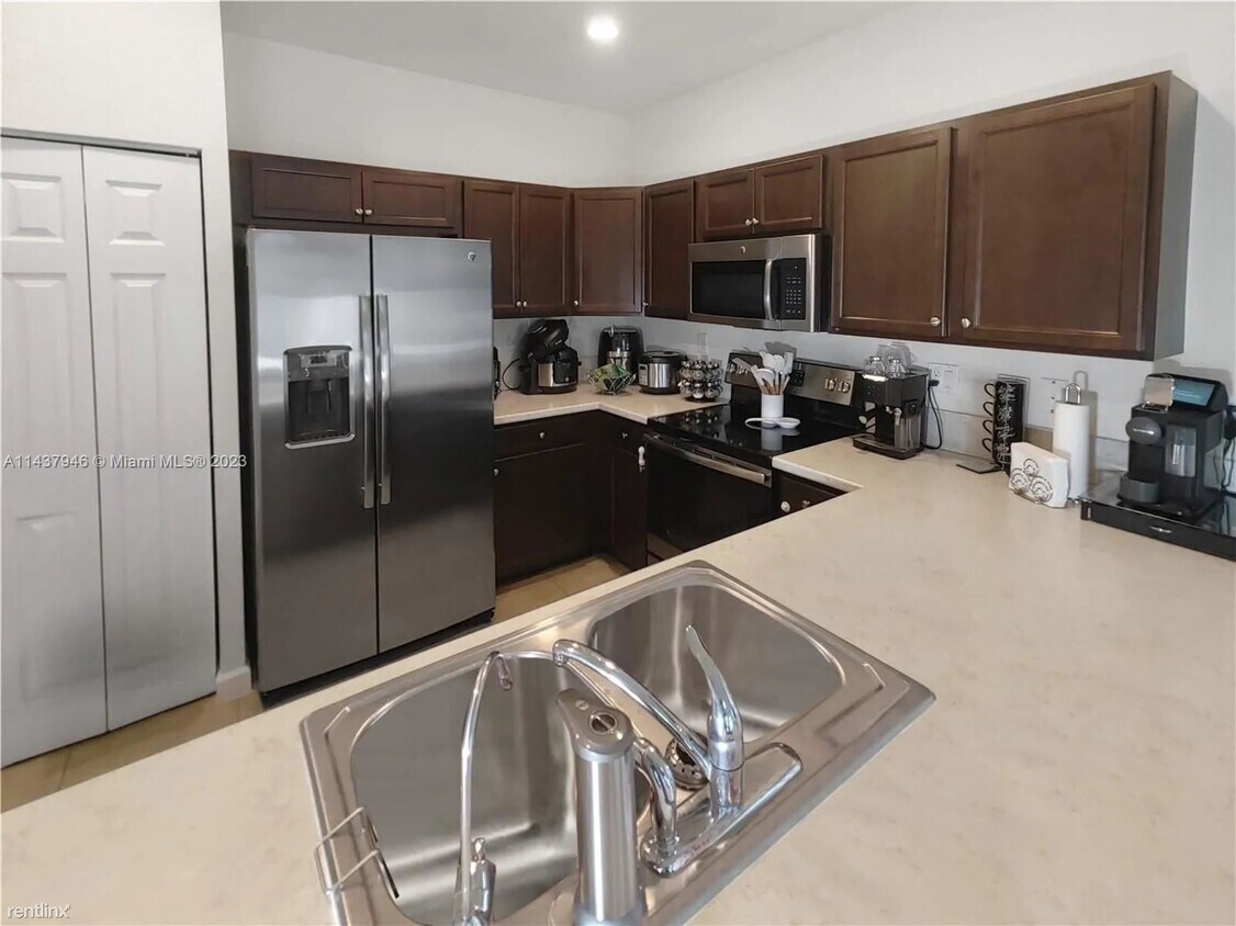 Primary Photo - 3 br, 2.5 bath House - 3300 W 92nd Pl # 3300