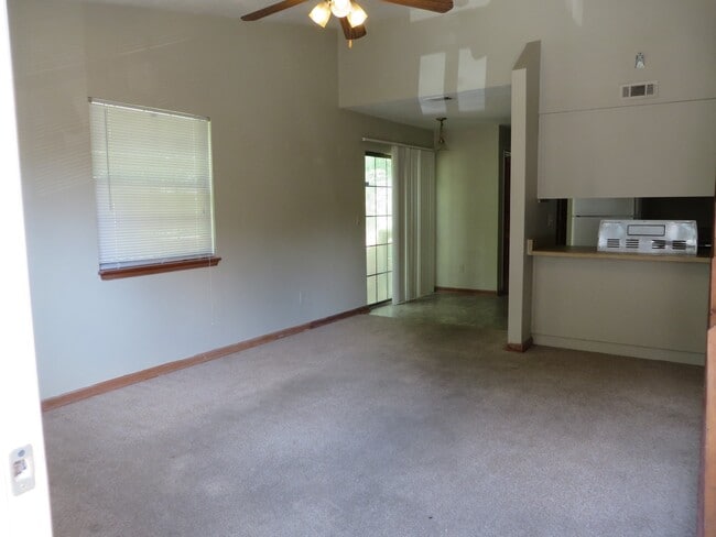 Foto del edificio - 346 Hayden Rd