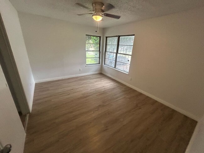 Foto del edificio - 2129 E Illinois Ave