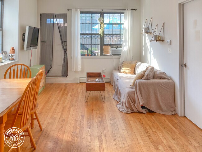 Foto del edificio - 1099 Willoughby Ave