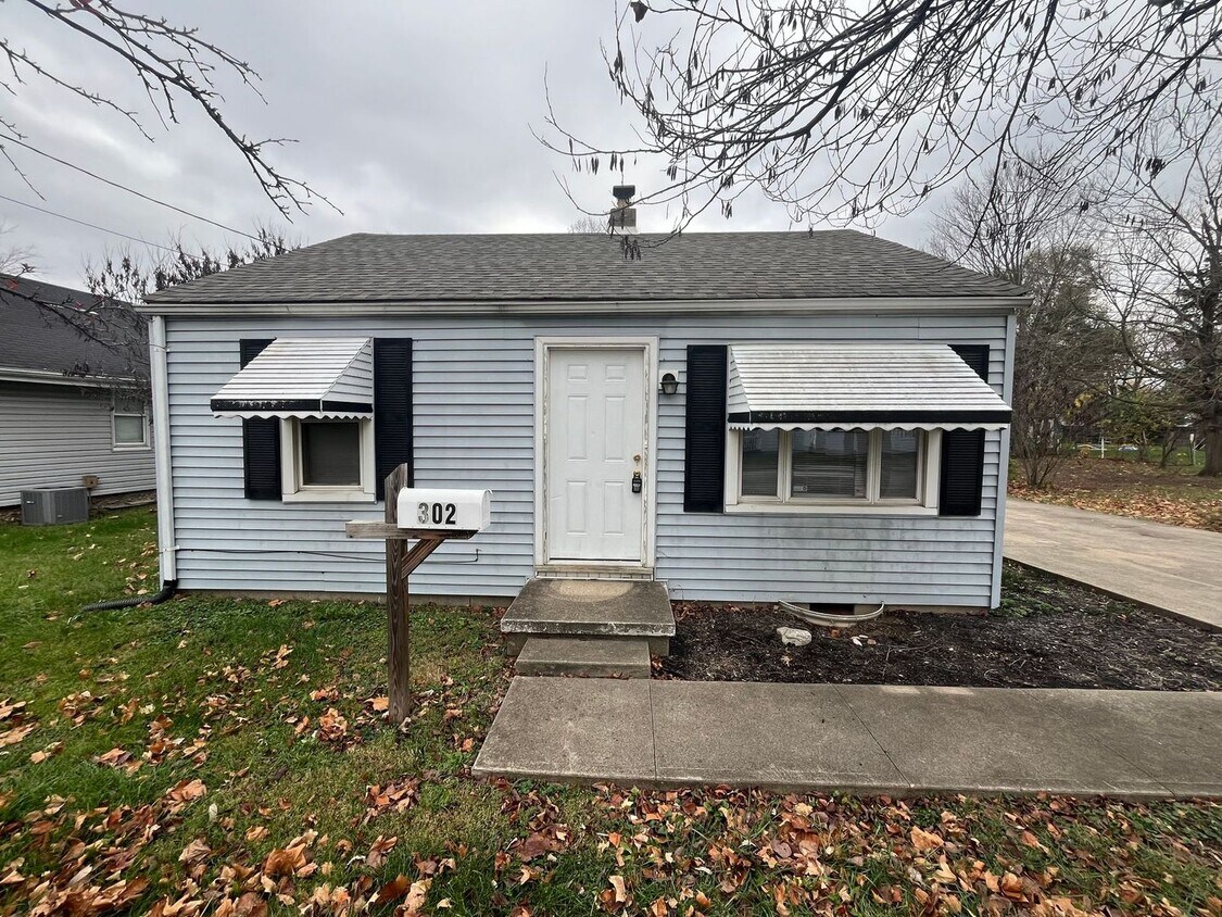 Primary Photo - 302 S First St 2BR/1BA (Trenton)