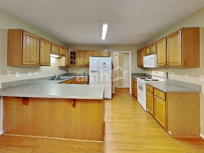 Building Photo - 204 Fair Glen Road