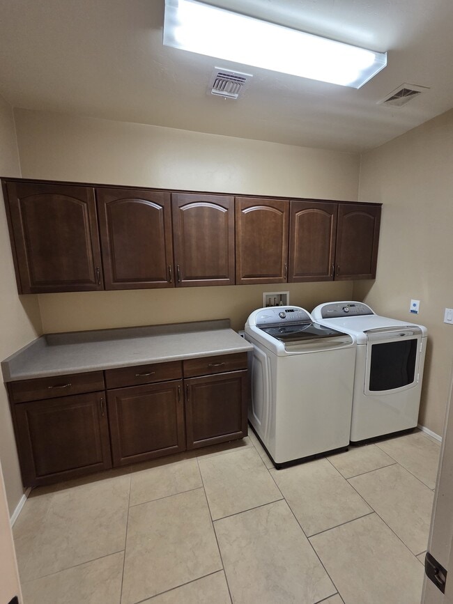 Building Photo - 913 E Empire Canyon Ln