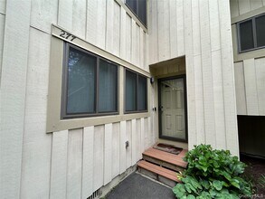 Building Photo - 277 Maplewood Dr
