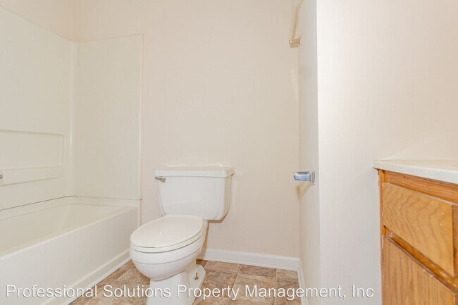 Building Photo - 161-161 Westside Dr