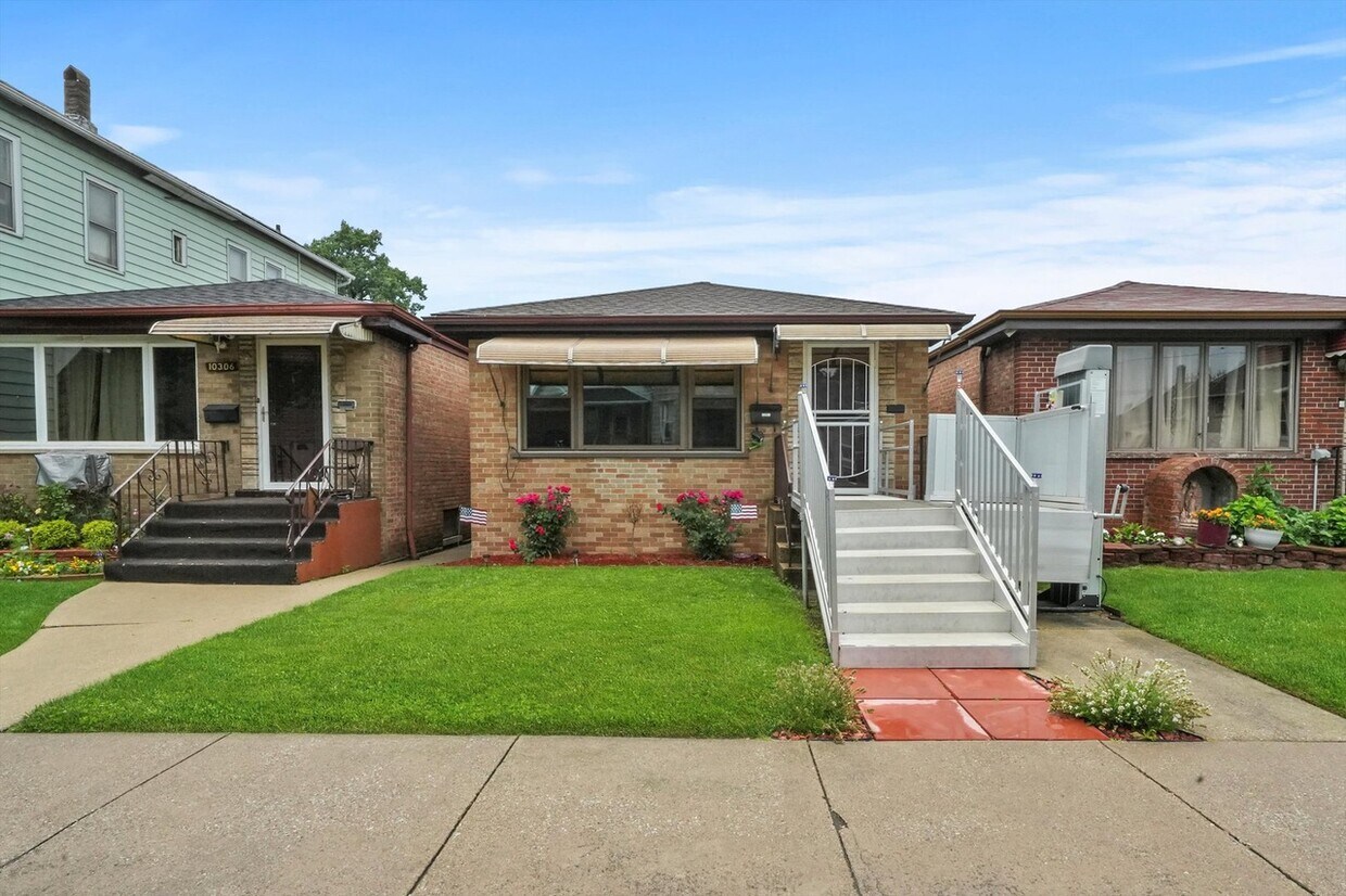 Primary Photo - 10304 S Avenue M