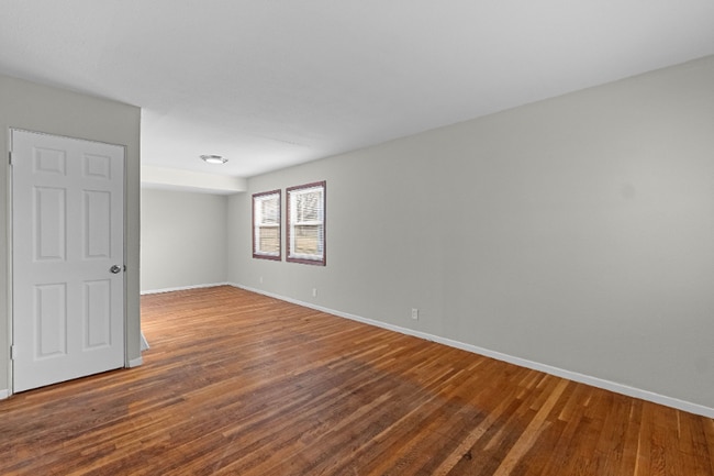 Building Photo - 205 Perthshire Rd