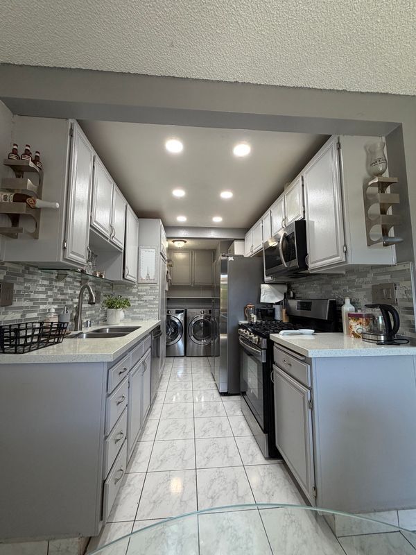 Building Photo - 906 S Mountain Ave