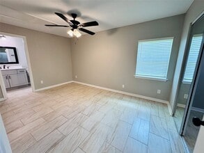 Building Photo - 10702 Deval Dr