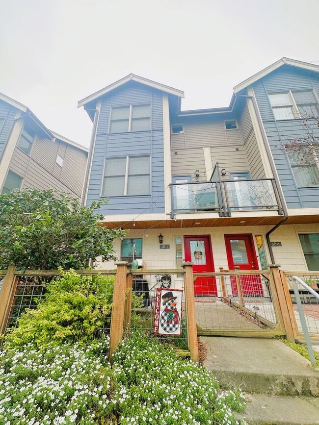 Building Photo - 3817 S Angeline St