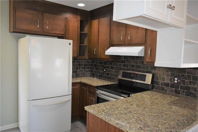 Building Photo - 52 S Pine Creek Rd