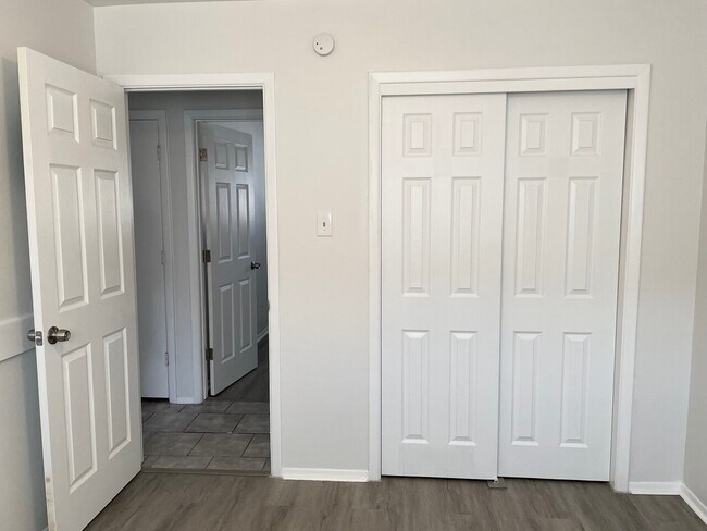 Building Photo - 620 Alcazar St SE