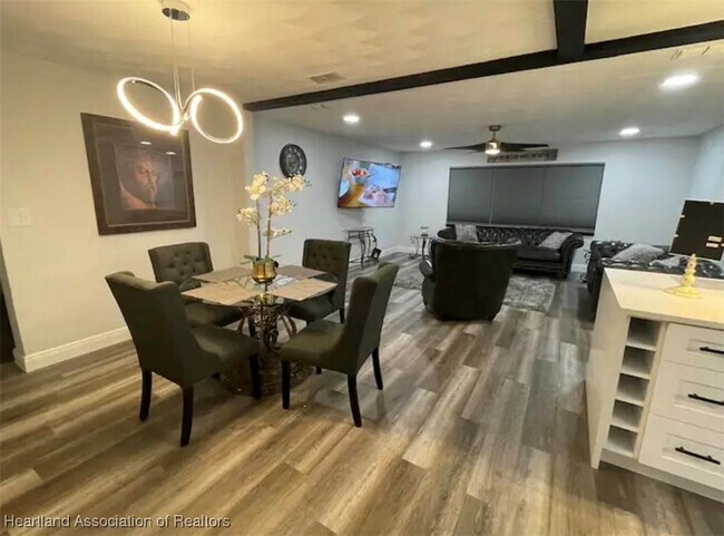 Foto del edificio - 7519 Nighthawk Ave