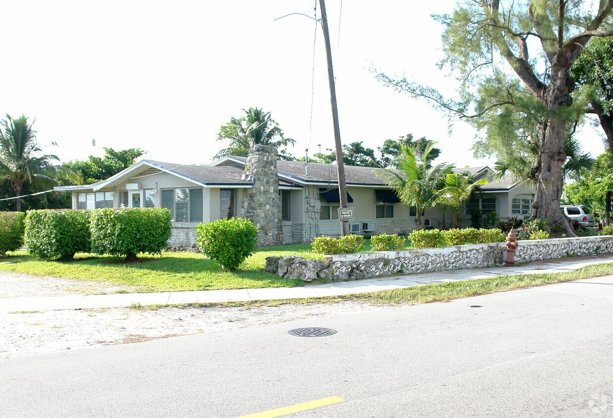 Primary Photo - 2200 Miami Rd