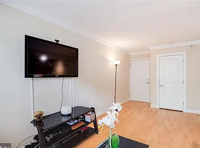 Photo - Amazing 2 bedroom/ 1 Bathroom unit with plenty natural light Apartment