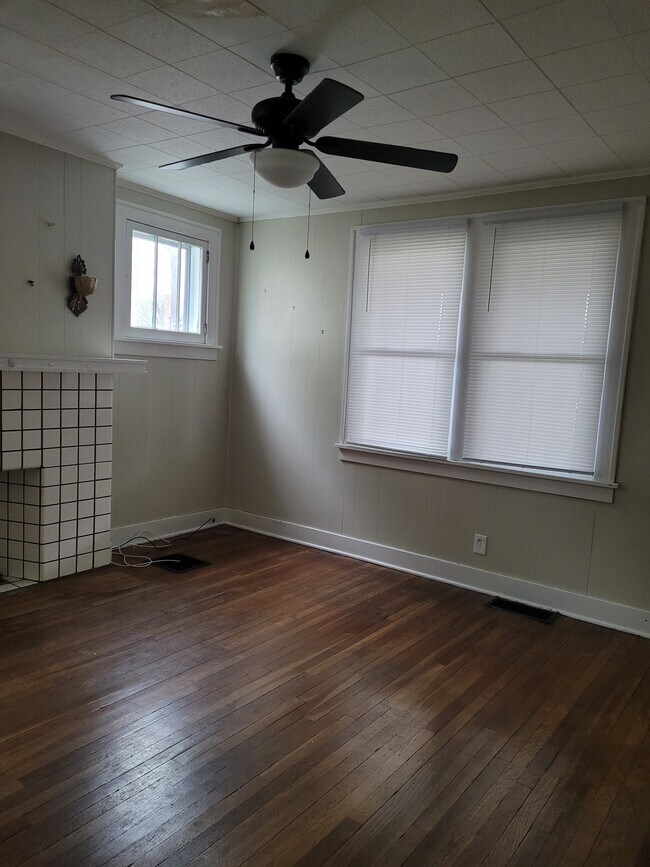 Building Photo - 814 Collier Ave