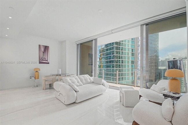 Building Photo - 300 Biscayne Blvd Way