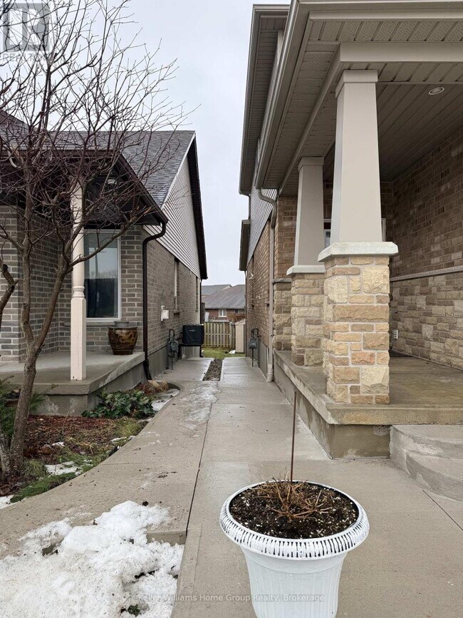 Building Photo - 147 Fleming Rd