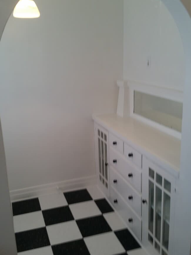 Breakfast Nook - 1616 E 4th St
