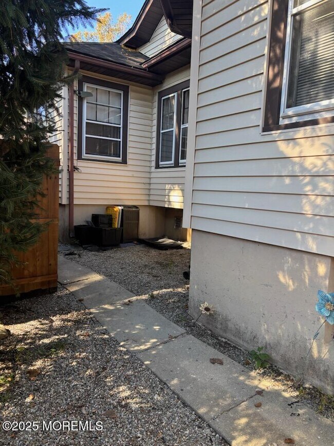 Building Photo - 922 NJ-34