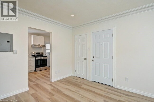 Building Photo - 433 Guelph St